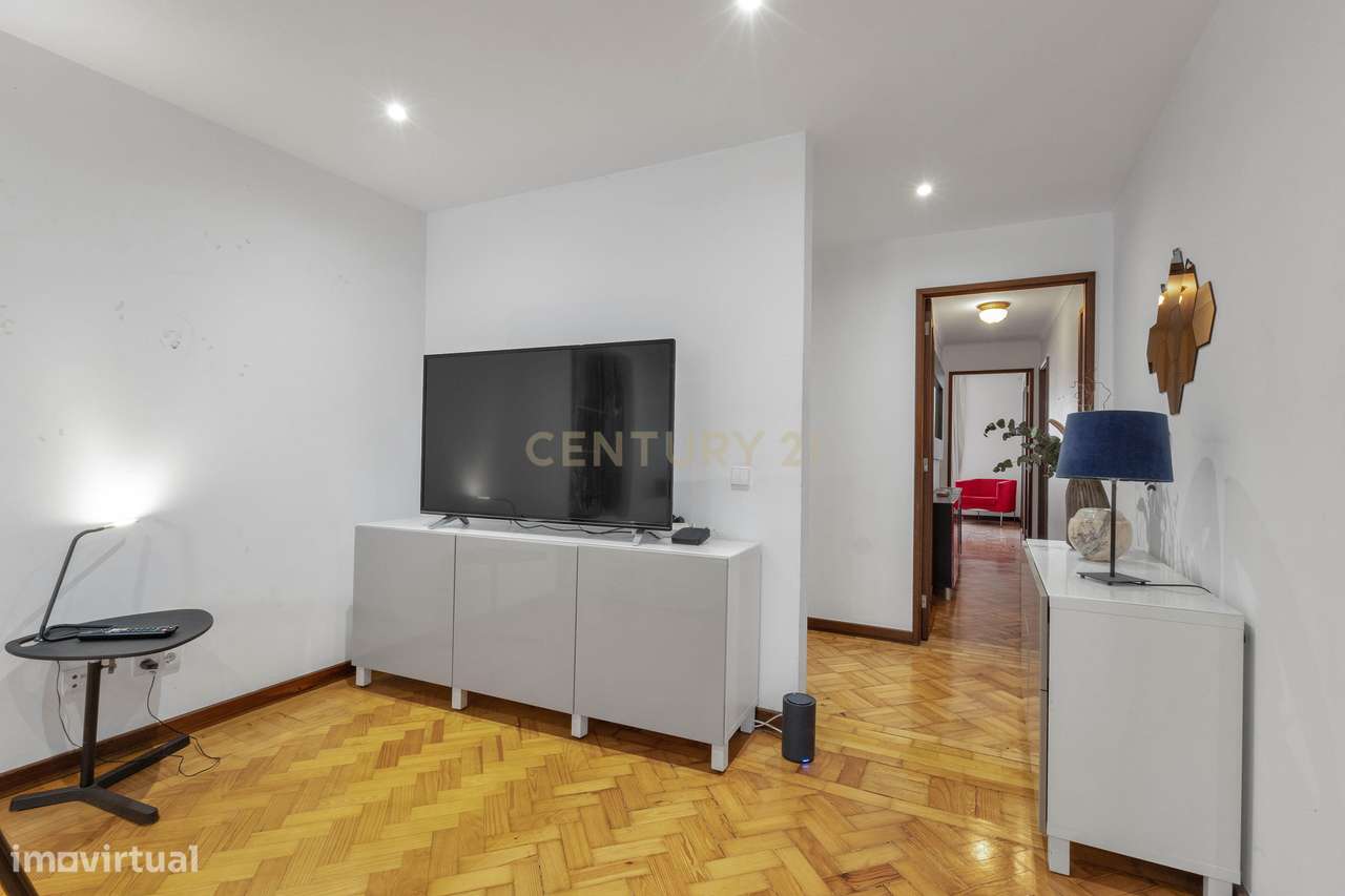 Apartamento T3 Remodelado - Prédio Senhorial com Elevador - Grande imagem: 4/19