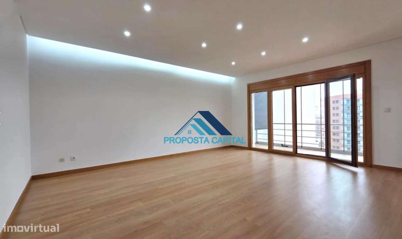 APARTAMENTO T3 C/ 4 LUGARES DE ESTACIONAMENTO | COLINAS DO CRUZEIRO-6