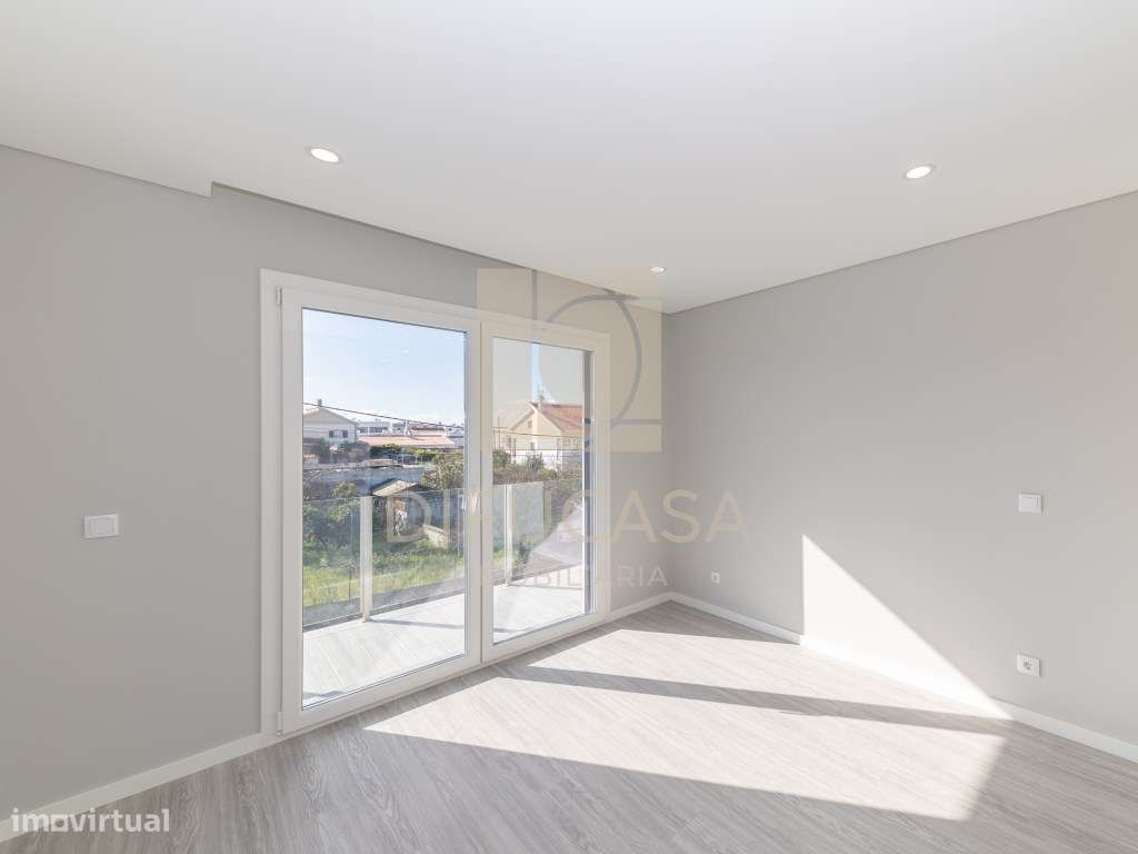 R300 Moradia T3+ 1 (sala de 40m2 localizada centro Fernão Ferro)-29
