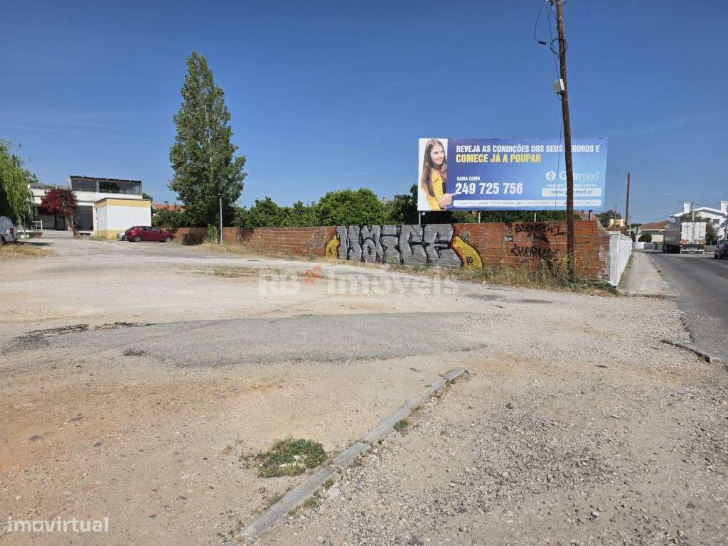 Lote para Construção de prédio no Centro do Entroncamento - Mais