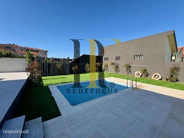 Moradia T4 de Luxo com Piscina e Jardim em Esmoriz-55