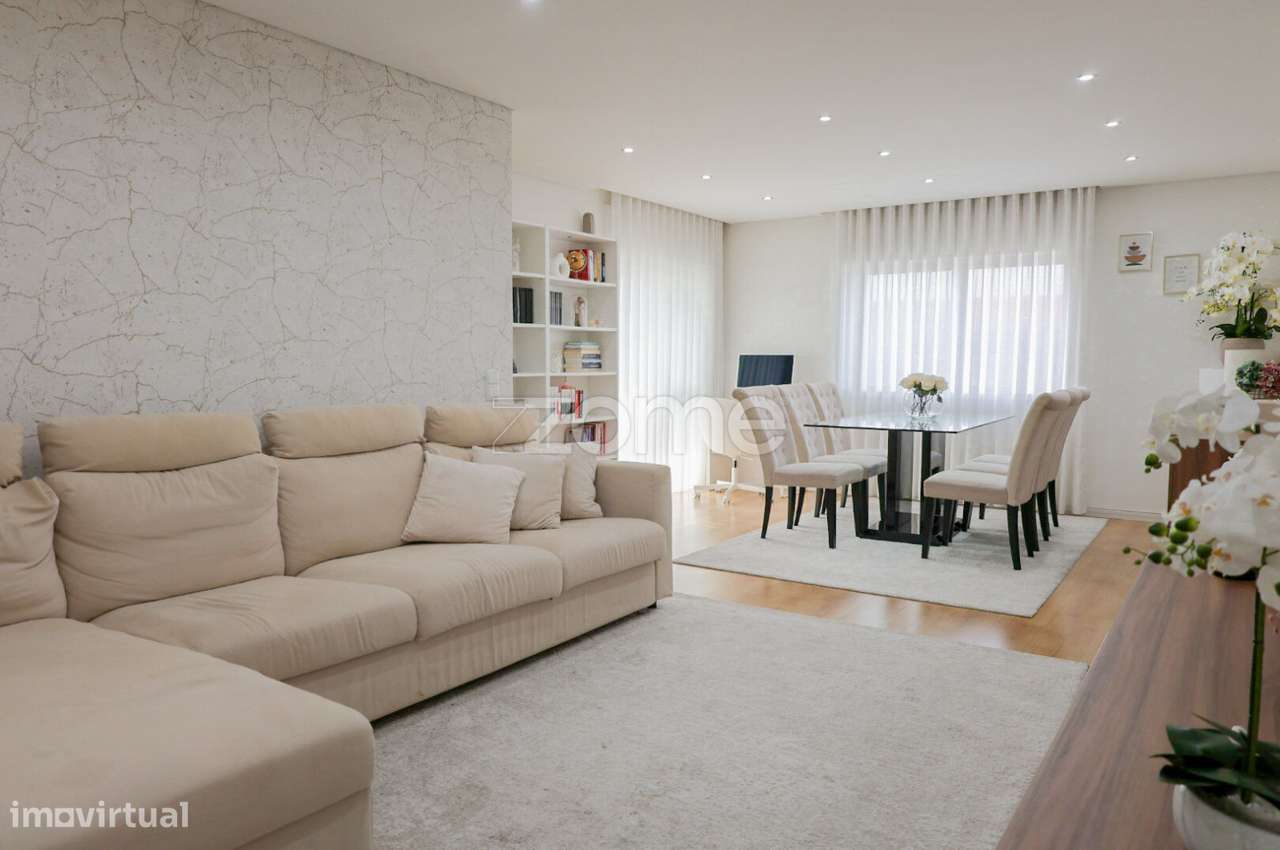 Apartamento T2 renovado localizado no centro da Póvoa de Varzim-0