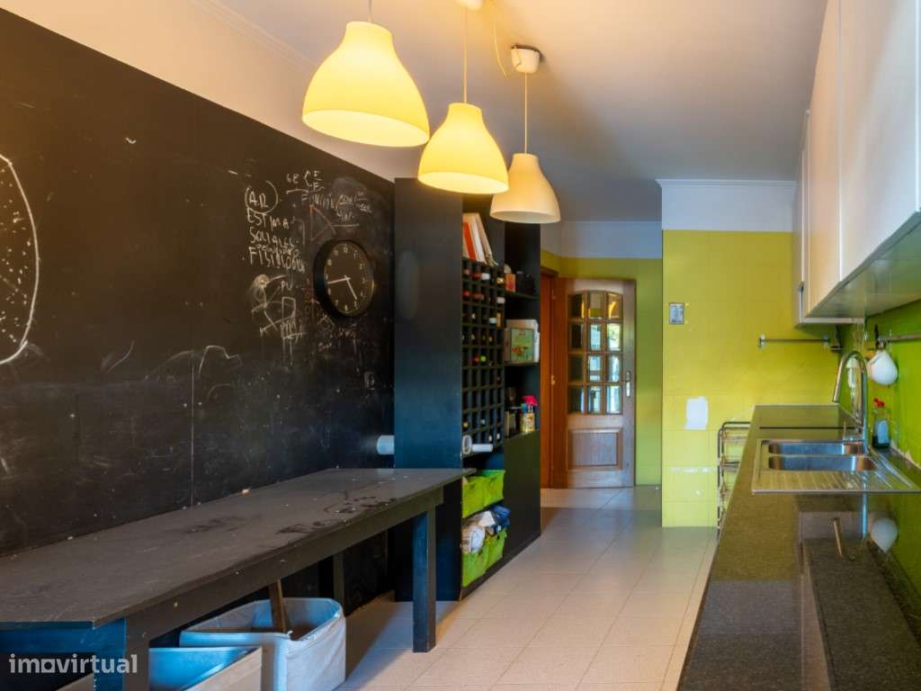 VENDE-SE T3 COM TERRAÇO E GARAGEM EM CARCAVELOS-12