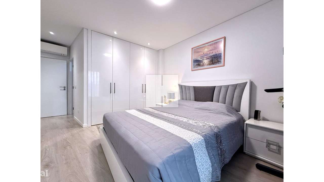 Apartamento T3 Seminovo c/ Terraço-41