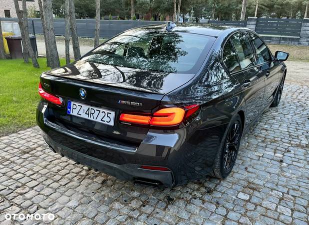 BMW Seria 5 M550i xDrive - 4