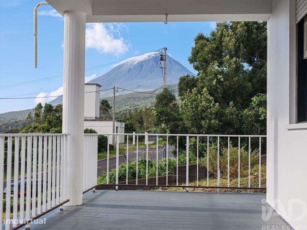 Moradia isolada T5 em Lajes do Pico de 179 m2 - Grande imagem: 2/37