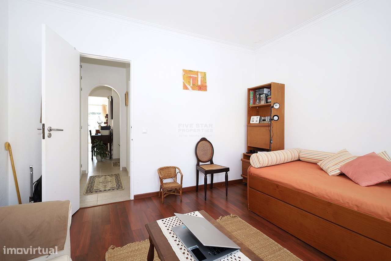 Moradia com duas fracções – Rentabilidade Imediata – Porto Salvo – Oei-15