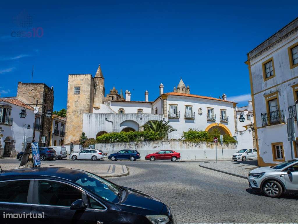 Vende-se edifício de arquitetura sublime no centro histórico de Évora! - Grande imagem: 3/52