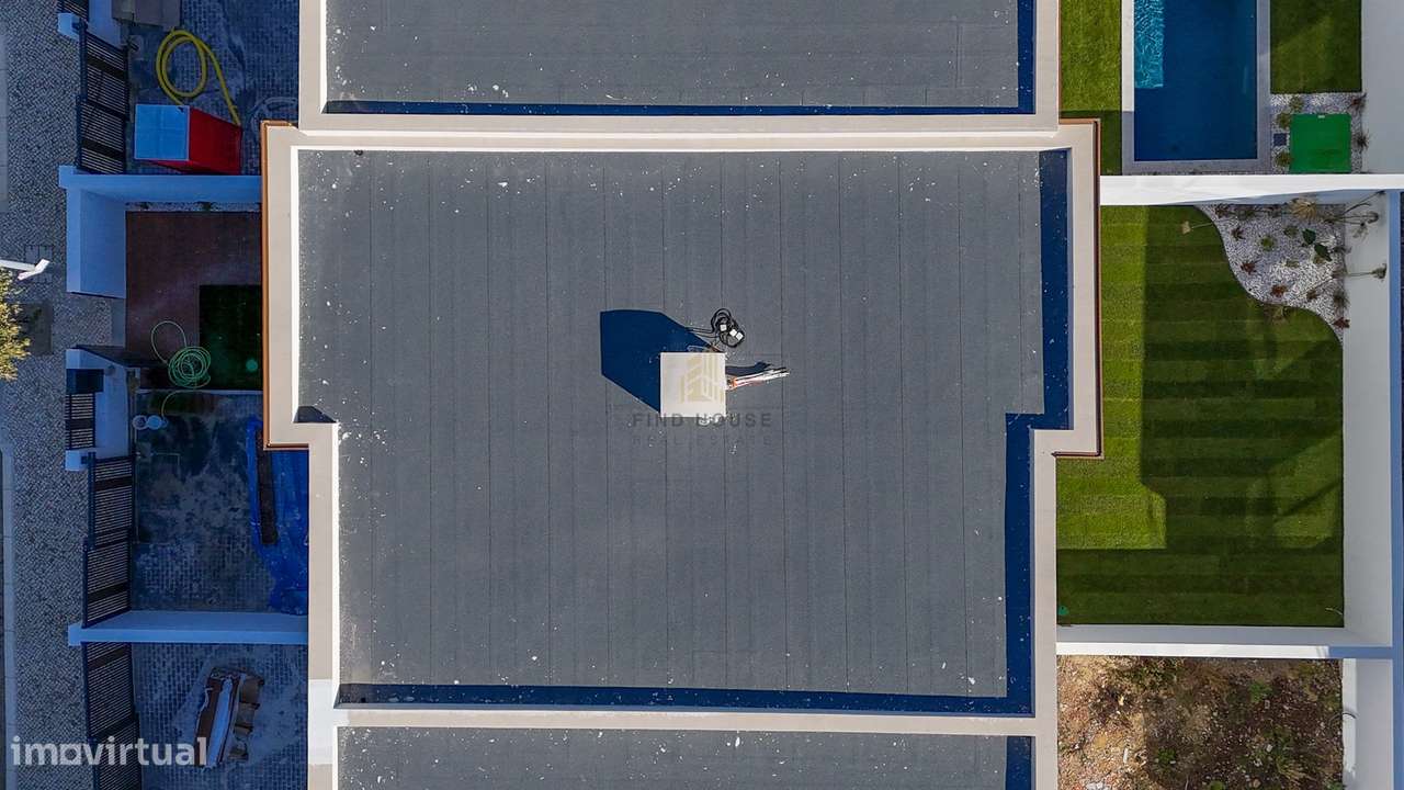 Vende-se Moradia T4 com jardim em Albarraque - Grande imagem: 5/31