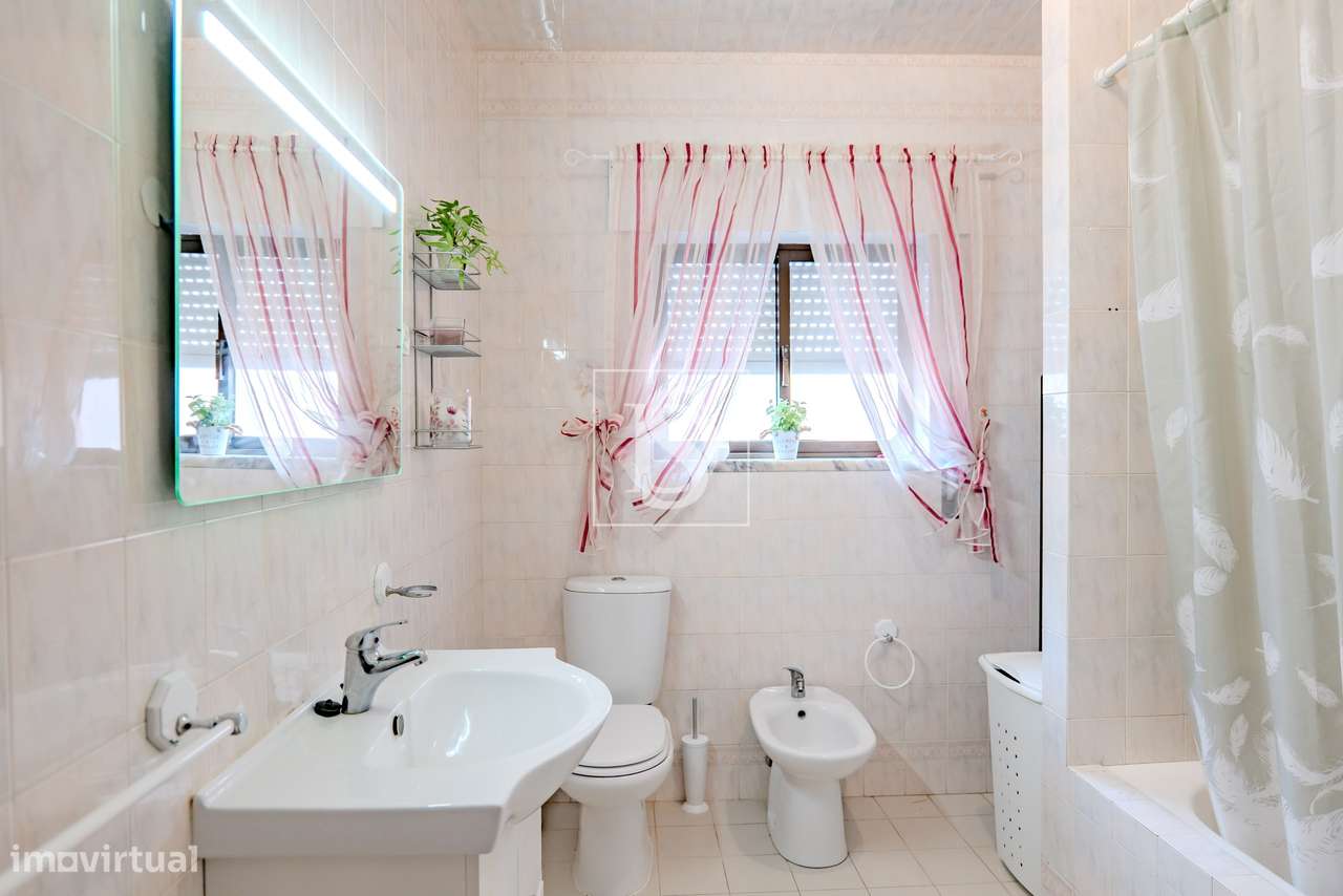 Moradia T3 + Lote Urbano 384m2 | Urb. Casal Tocha, Torres Novas-12