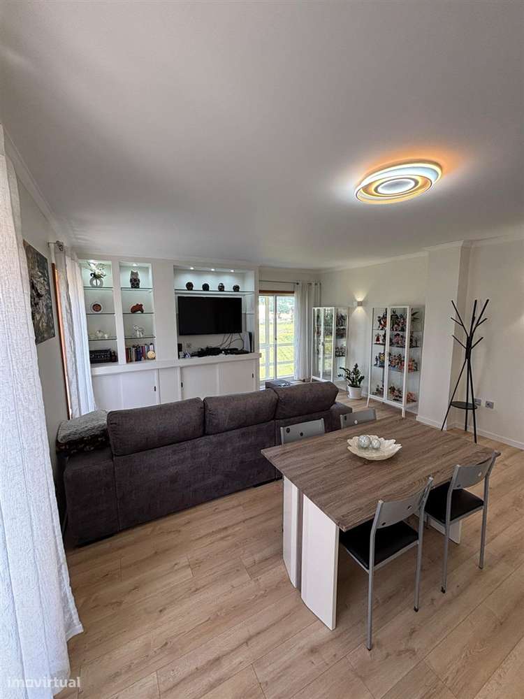 T2 c/ Box em Vila do Conde Junto às escolas e Rio-2