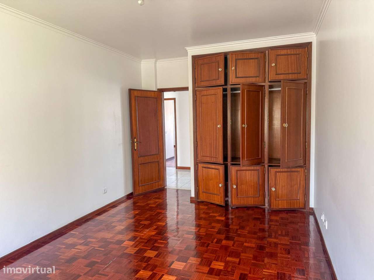 T3 Centro de Queijas, Oeiras. Parqueamento, Arrecadação, Varandas.-8