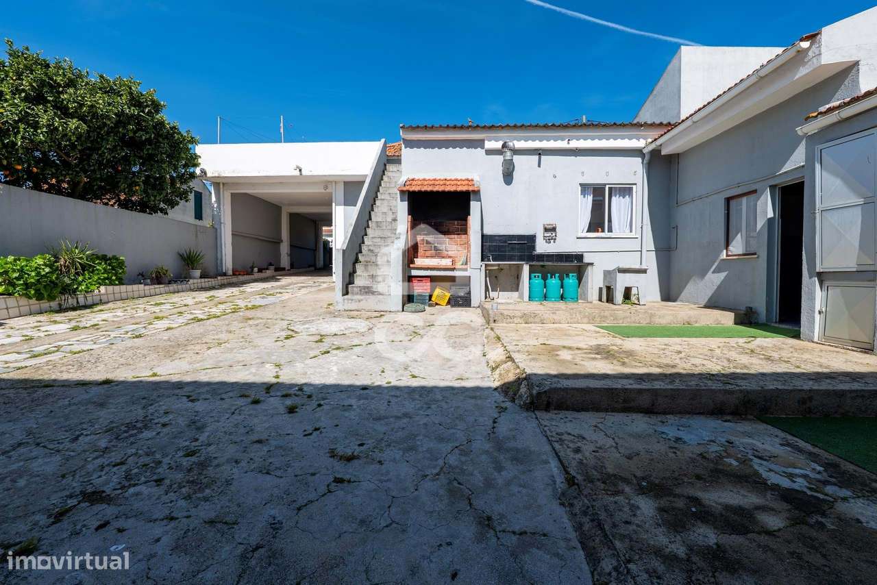 Moradia T2+2 com garagem e vista Serra de Montejunto em Murteira, Cada-17