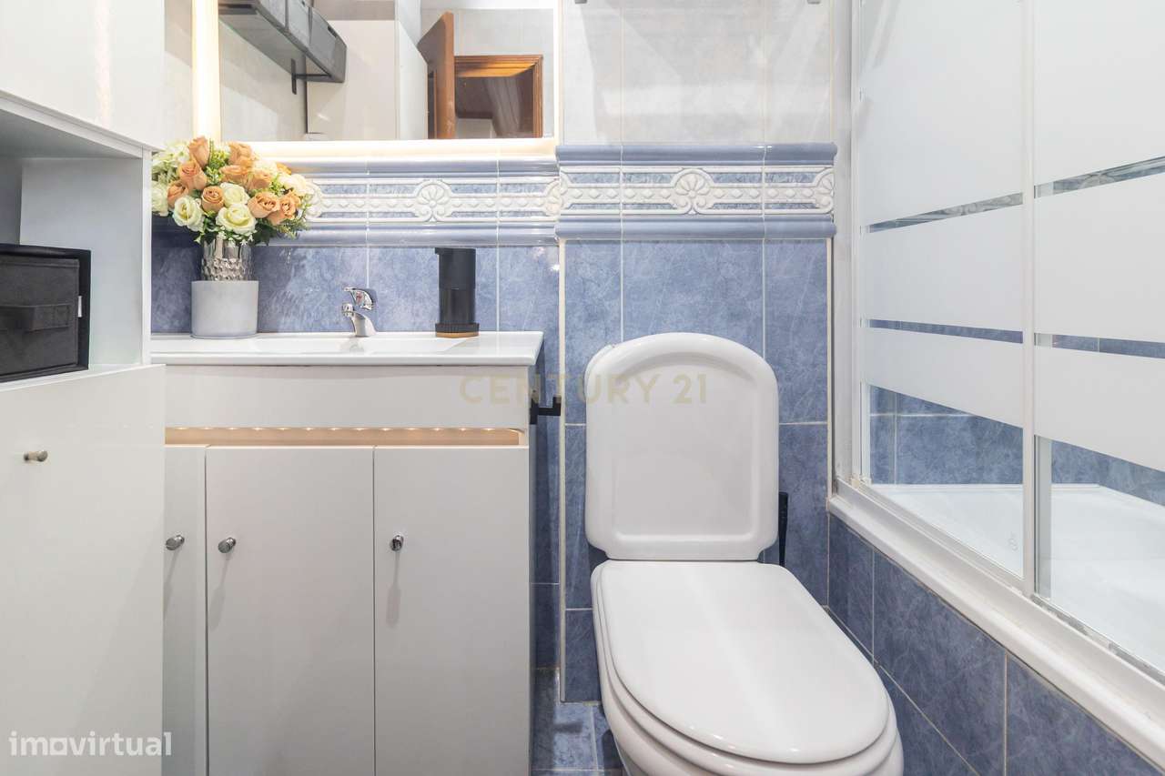 Magnifico T2, no Laranjeiro, perto do Alfeite, construção de 2002, pré-22