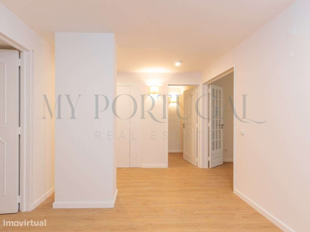 Sofisticação Urbana em Miraflores : T4 de Estreia com Garagem Dupla - Grande imagem: 2/28