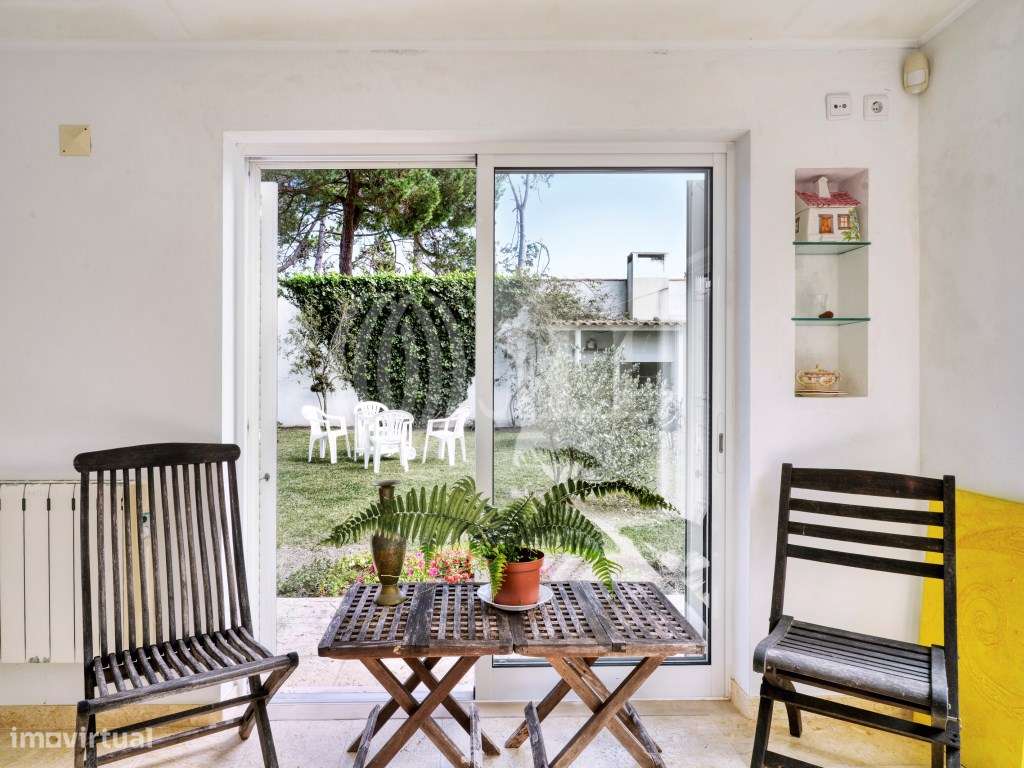 Moradia T4 com jardim no Banzão em Colares-46