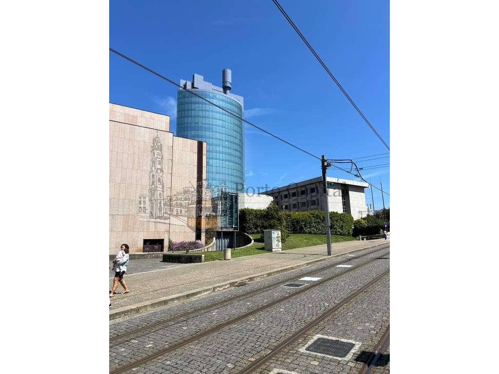 EXCELENTE, AMPLA E BEM LOCALIZADA MORADA TRIPLEX T4 NA MAIA. - Grande imagem: 5/20