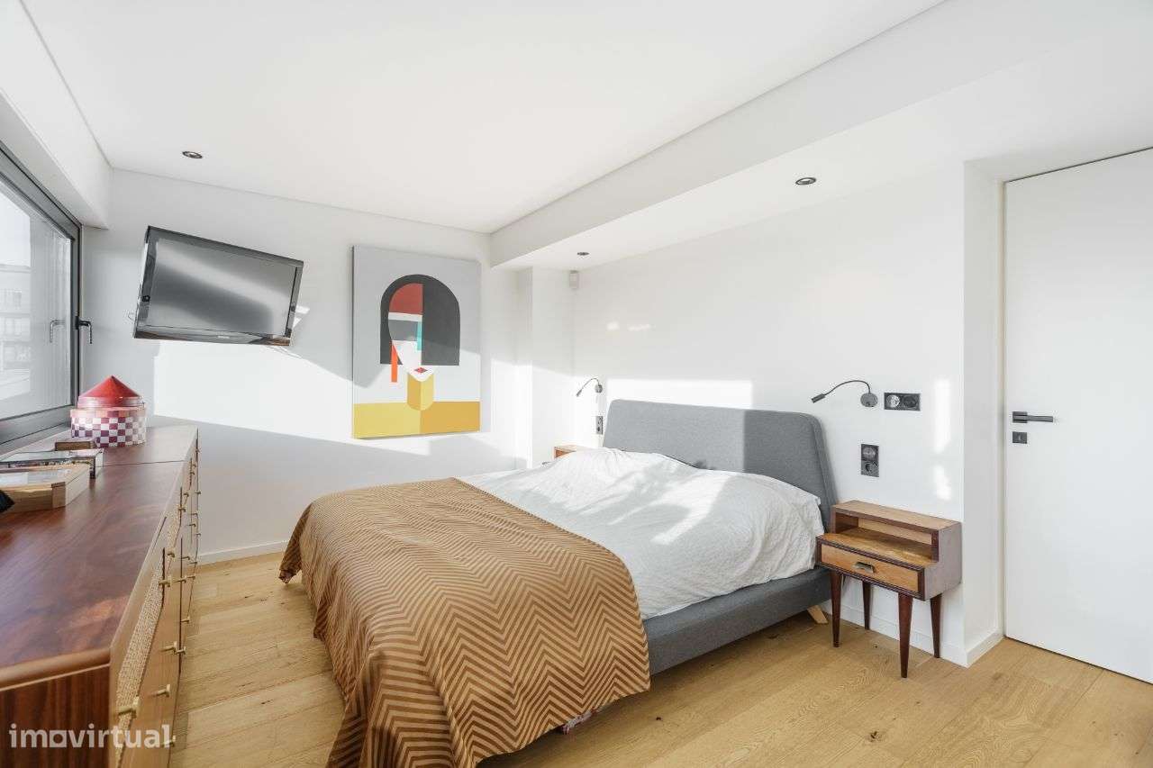 Moradia V3+1 totalmente renovada com vista mar-30