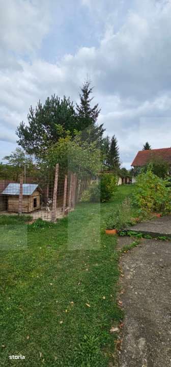 Casa de vanzare, cu 6 camere, 160 mp, zona Barcani - Imagine principală: 3/12