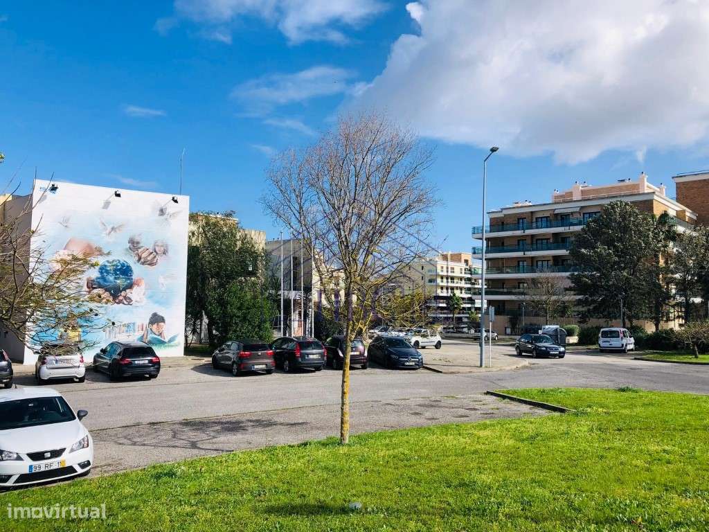 Espaço comercial com escritórios situado na Urbanização dos Terraço...-13