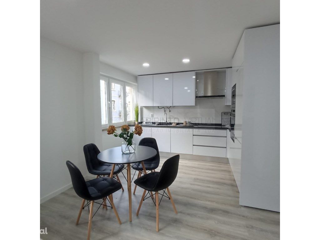 Vende-se T2 em Penha de França, perto do Metro - Lisboa