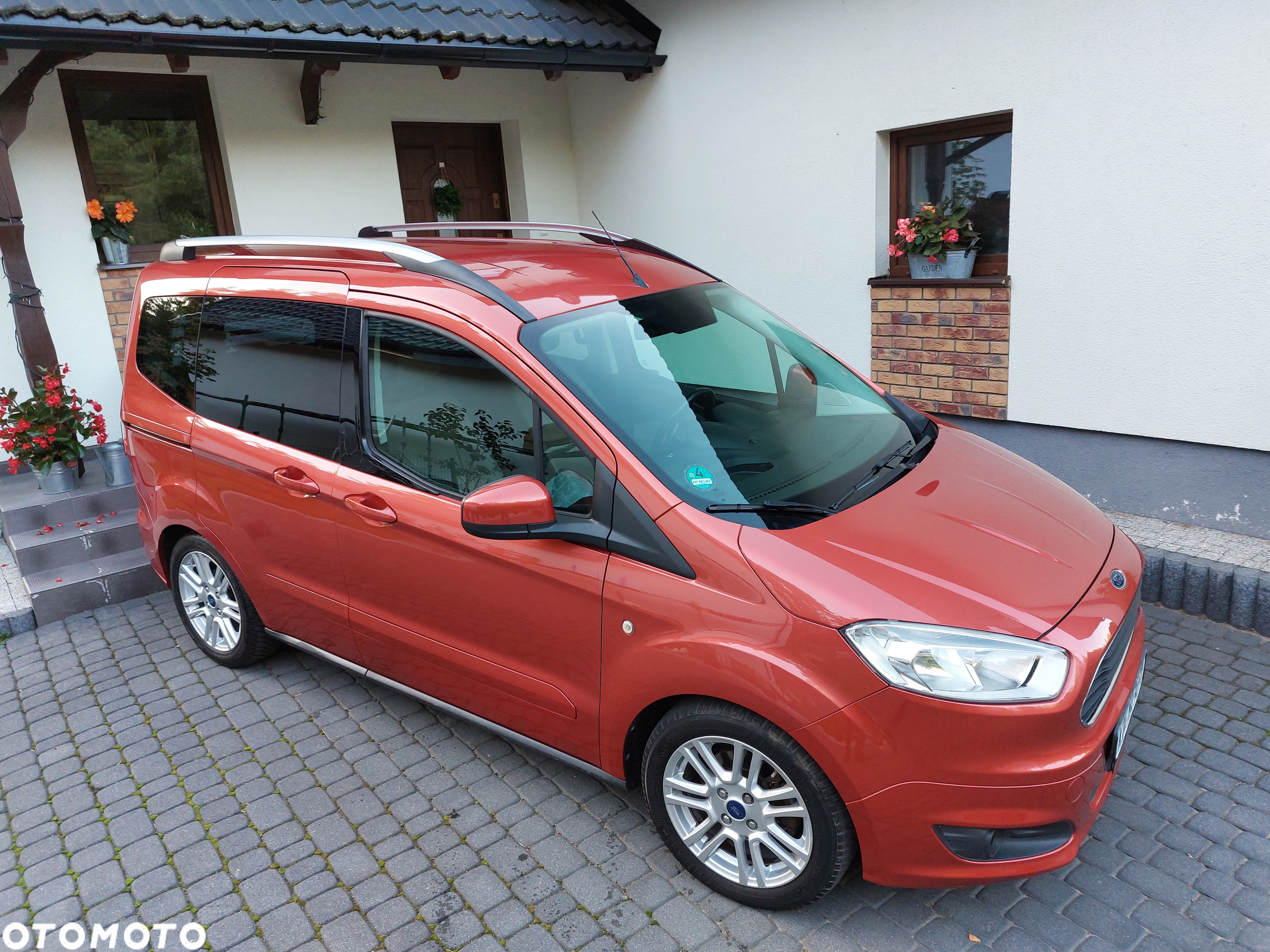 Ford Tourneo Courier 1.0 EcoBoost Titanium - 25