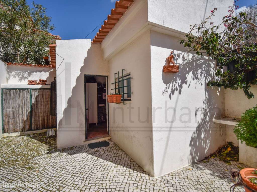 MORADIA INDEPENDENTE NO ESTORIL COM VISTA MAR-22