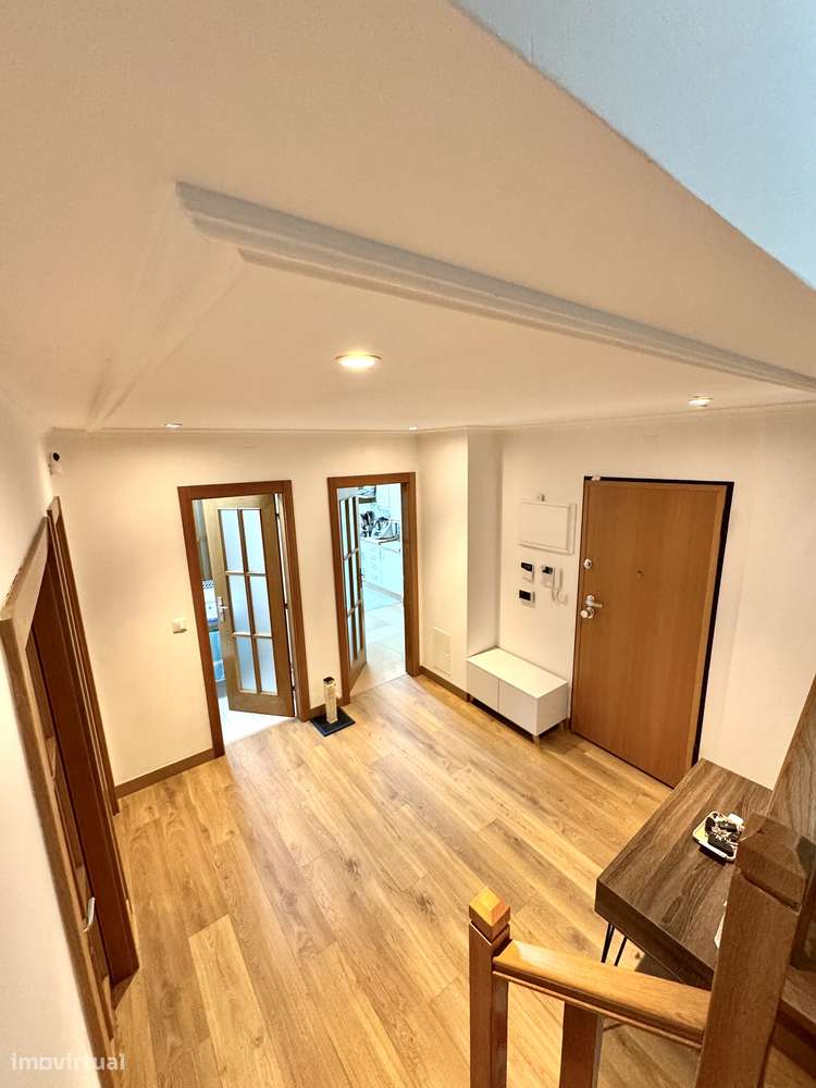 Magnífico T4 Duplex no Forte da Casa-8