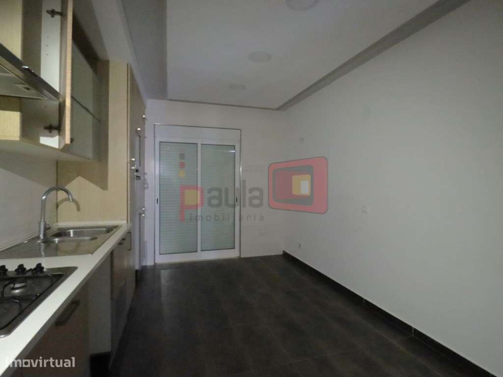 APARTAMENTO T3 COM PARQUEAMENTO - PEGÕES GARE-7