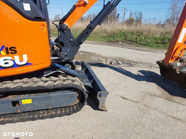 Hitachi ZAXIS 26U - 9