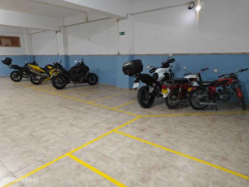 Lugar de Estacionamento para Motas em Garagem junto ao Lidl do Feijó - Grande imagem: 2/12