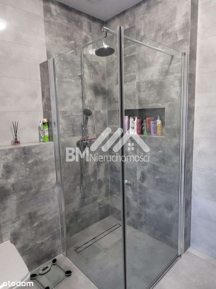 Dom wolnostojący z garażem na dwa samochody.-10