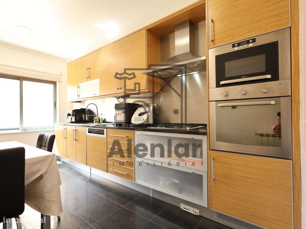 T2 no Carregado - Condominio Fechado-10
