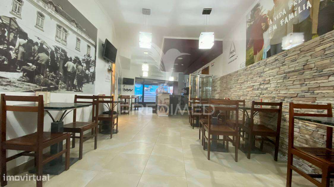 Pastelaria com Sala de Refeições em Rio Maior - Grande imagem: 1/12