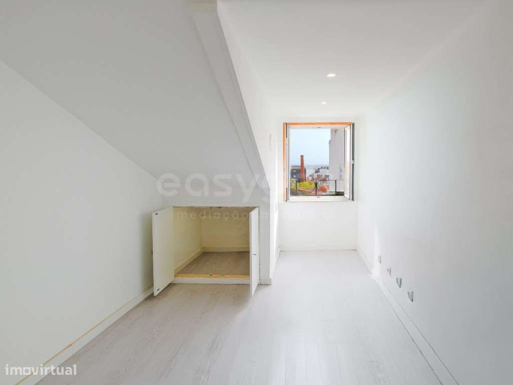 T2 remodelado no coração de Lisboa, entre o Bairro Alto e Santos-8