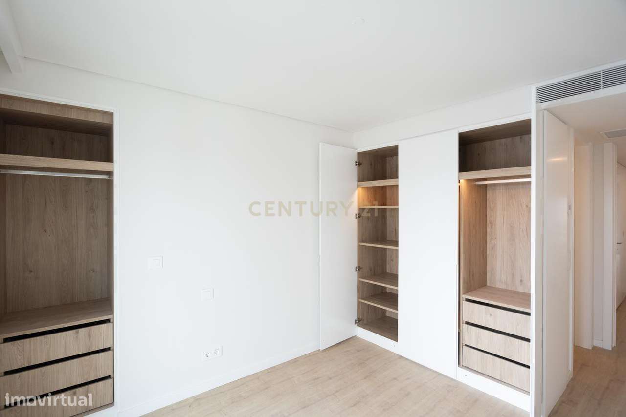 Apartamento T4  duplex com 3 estacionamentos e piscina privativa  - Ar - Grande imagem: 4/21