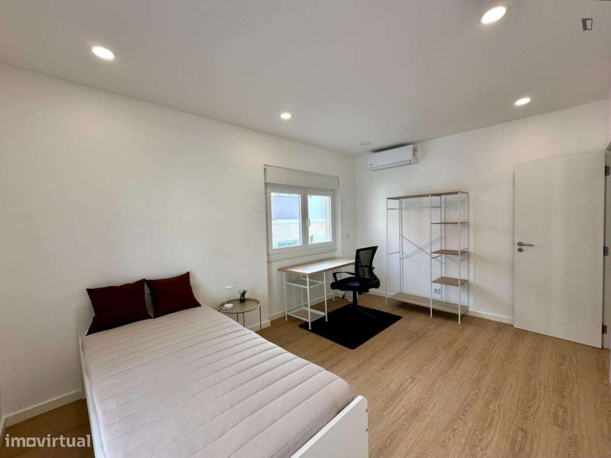 Quarto - localizado em Almada Lisbon - Grande imagem: 3/6