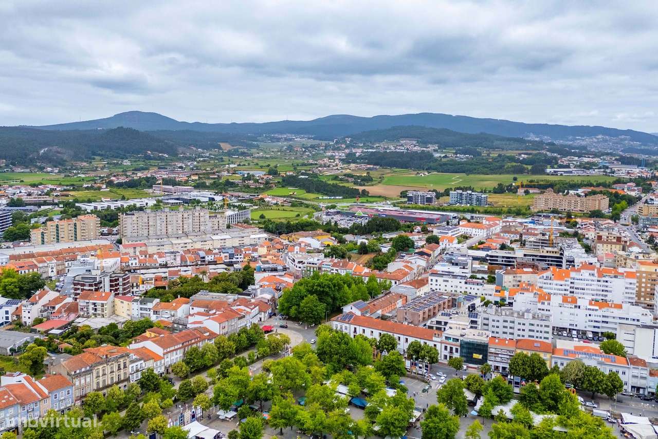 Trespasse de Conceituada Loja de Roupa Infantil no Centro de Barcelos-28