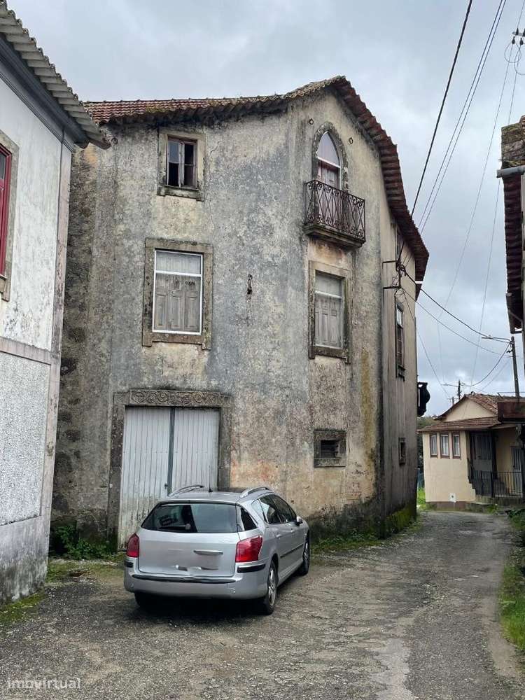 Moradia com terreno para restauro em Milheirós de Poiares - Grande imagem: 4/7