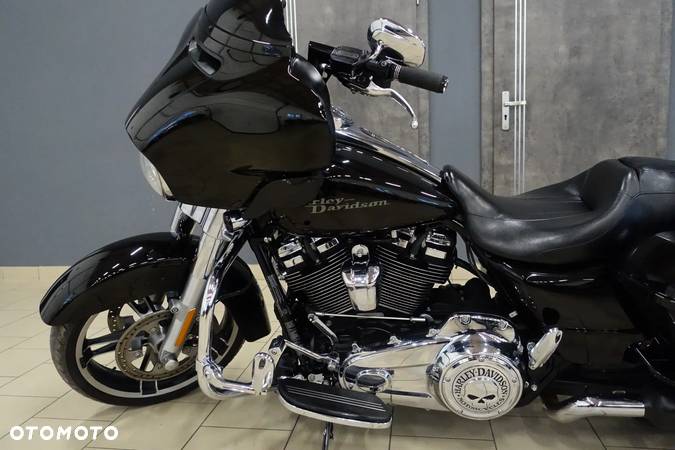 Harley-Davidson Touring Street Glide - 18