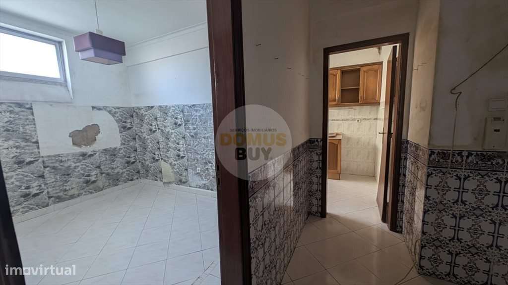 APARTAMENTO T1 | CAVE | PARA REMODELAÇÃO - CRUZ DE PAU - Grande imagem: 5/12