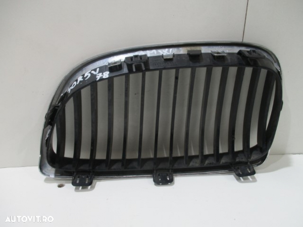 Grila radiator dreapta BMW Seria 3 E90 An 2008-2012 cod 224059-10 - 2