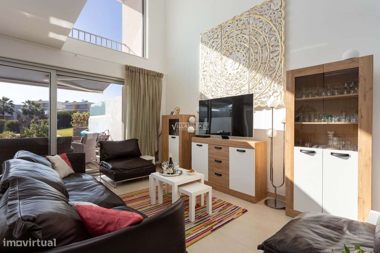 LUXUOSA VILLA V3 + 1 COM PISCINA E GARAGEM PRIVATIVA SITUADA NA CORREE-19