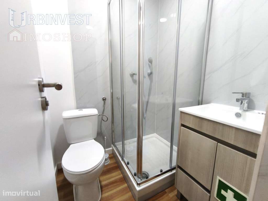 Loja Comercial Totalmente Remodelada no Centro de Quarteira, Algarve-18