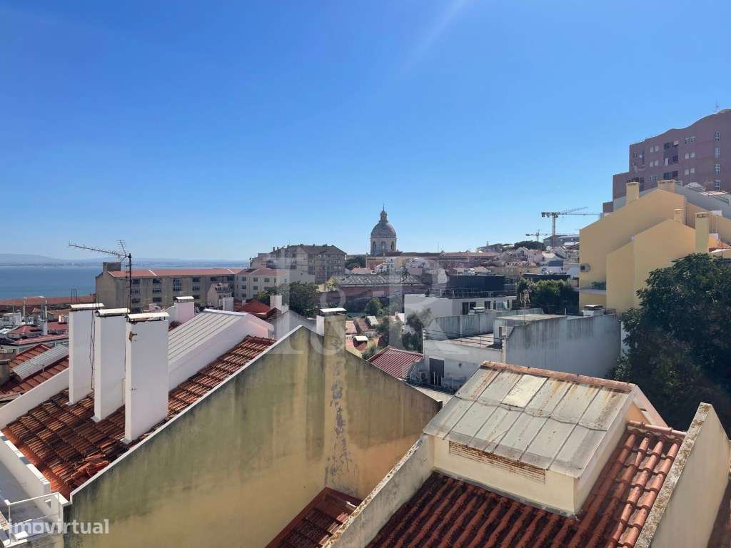 Apartamento T1 renovado com vista rio na Graça, Lisboa-2