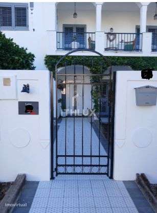 Villa de luxo impecavelmente apresentada com piscina e jardins em Tavi-44