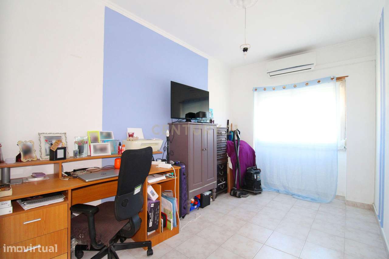 Apartamento T2 na Torre da Marinha - Seixal-15