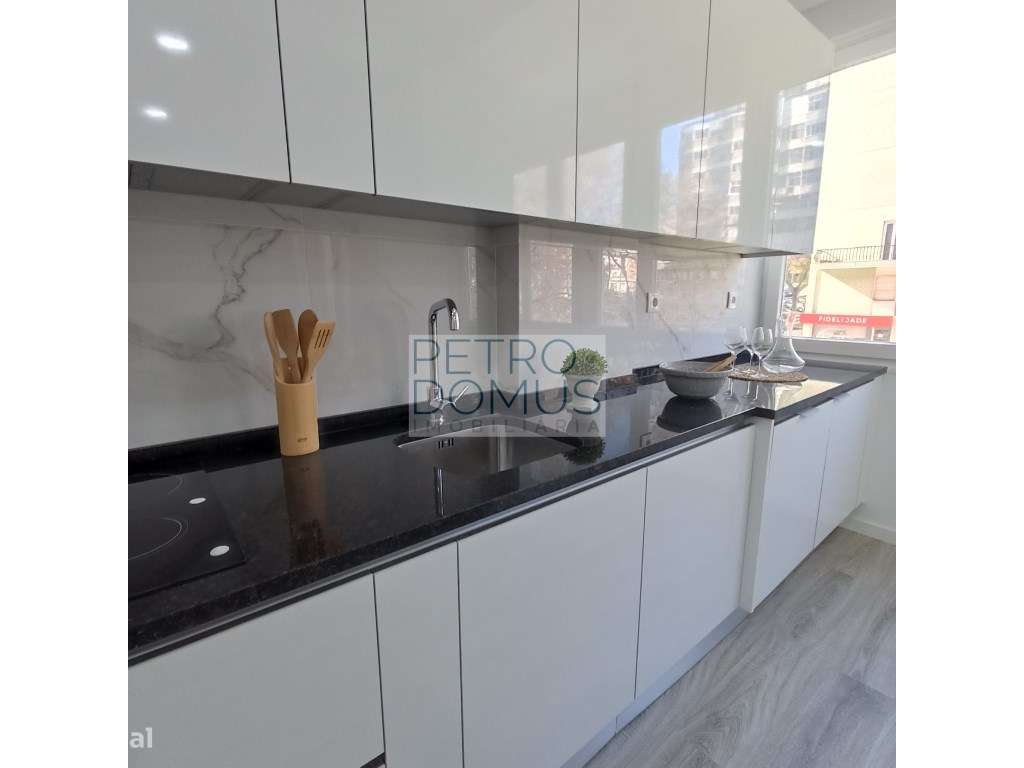 T3 EM REMODELAÇÃO TOTAL NA ESTRADA DE BENFICA (INCLUI HOME STAGING) - Grande imagem: 5/21