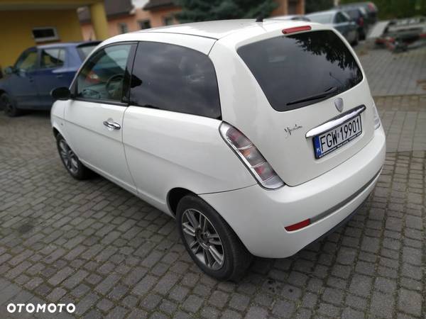 Lancia Ypsilon - 5