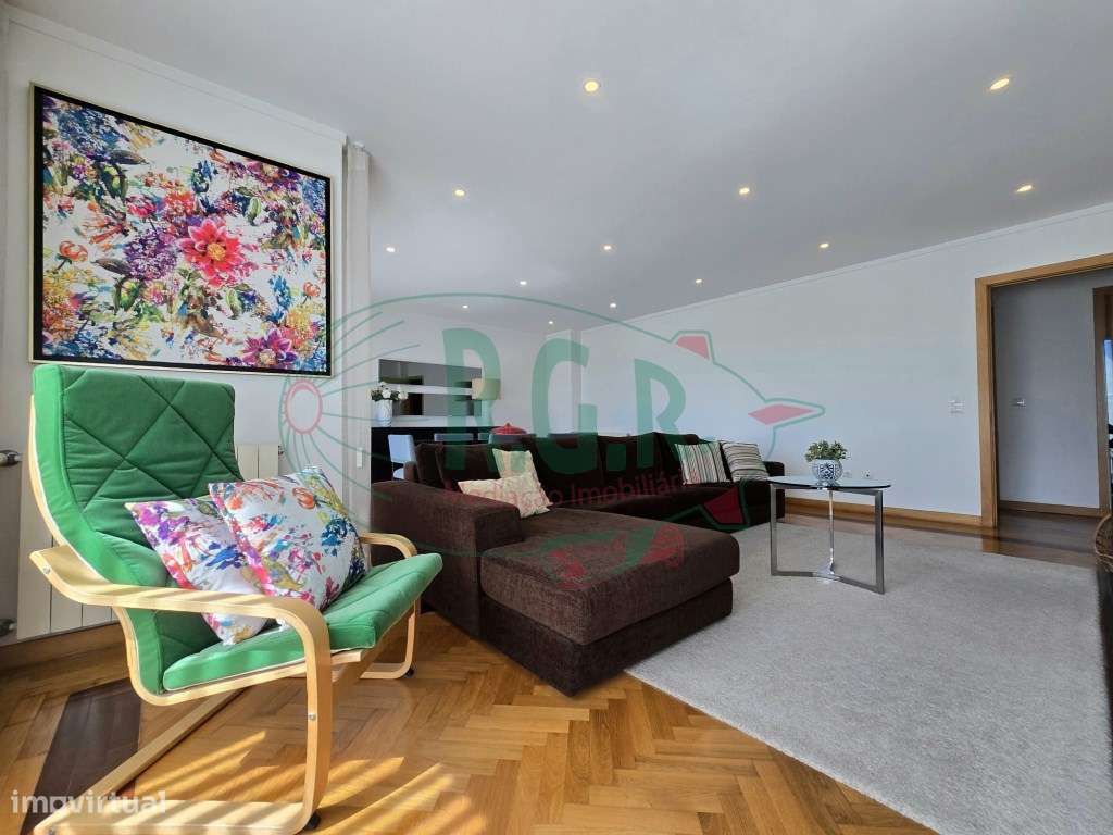 Apartamento T2| Lg Garagem 2 Carros | Localização Central São Cosme-10